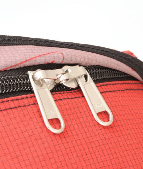 OP BFG detail lid zipper